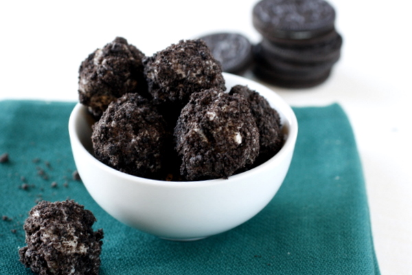 Cookies and Cream Cheesecake Truffles