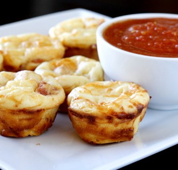 Pepperoni Pizza Puffs