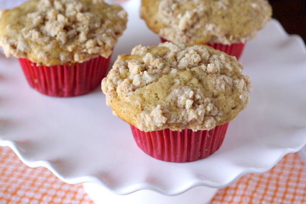 Cinnamon Crumb Banana Muffins