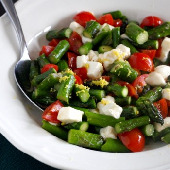 Asparagus with Cherry Tomatoes and Fresh Mozzarella