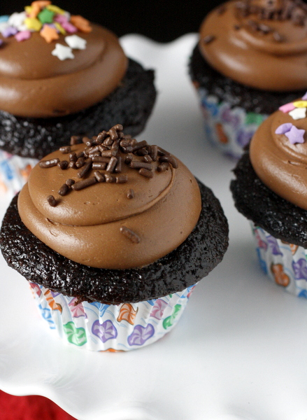 One Bowl Chocolate Cupcakes - the best chocolate cupcakes ever! And they are so easy to make!