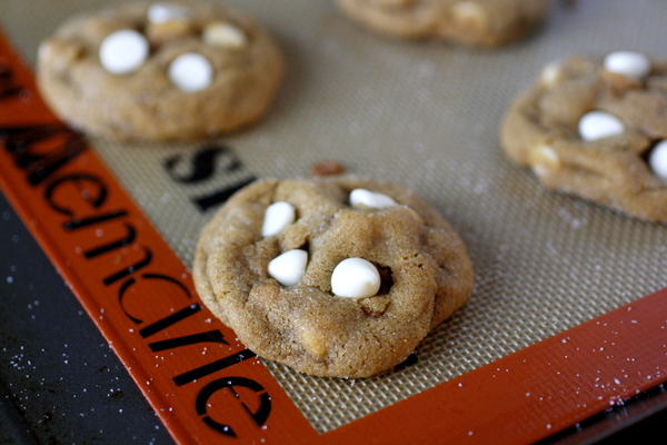 Soft White Chocolate Gingerbread Cookies